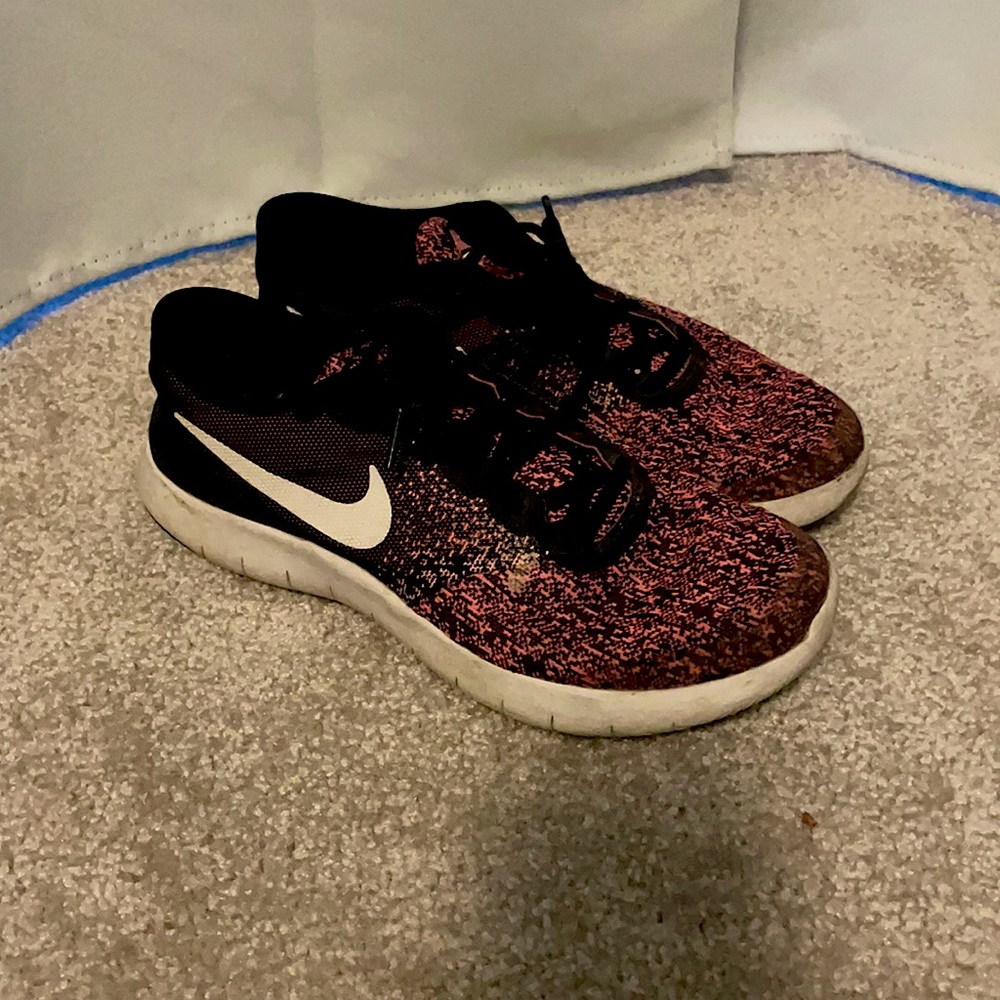 Pink and black Nike tennis shoes in a size 6
